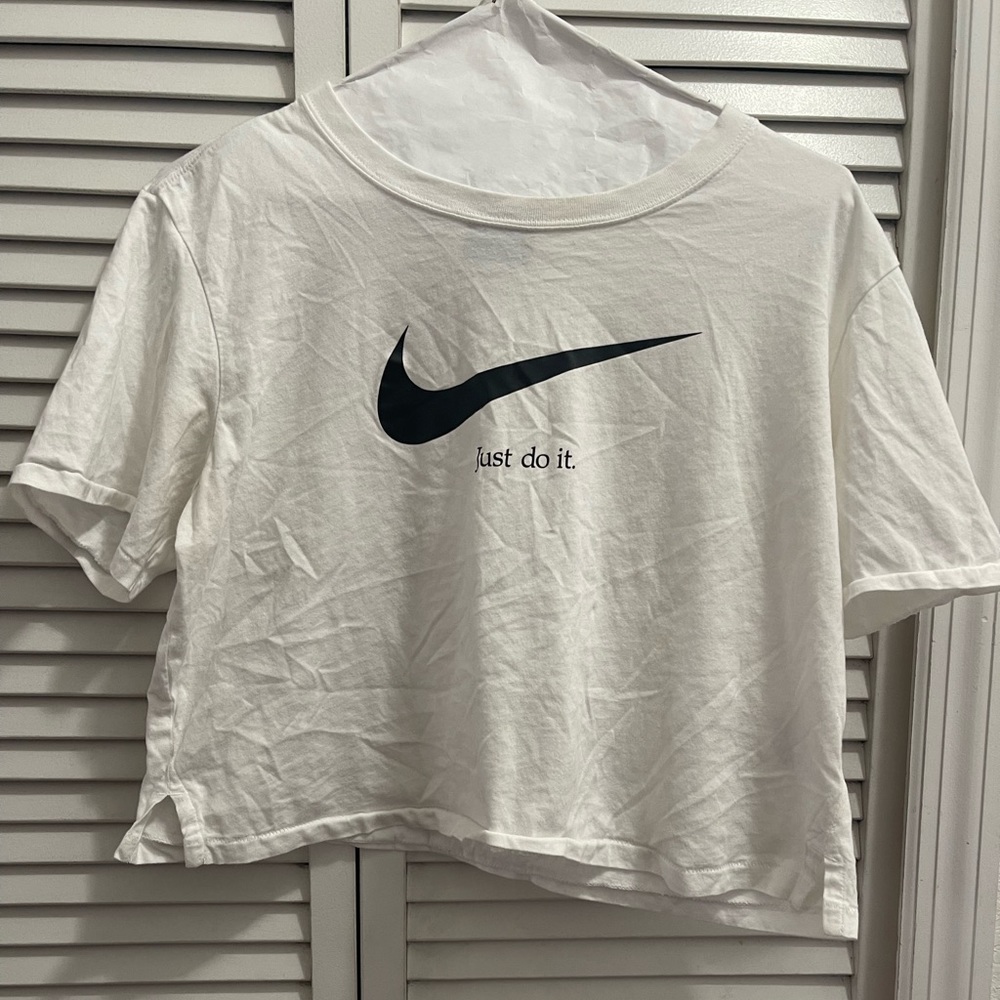 White Nike Cropped Women’s Athletic Tee